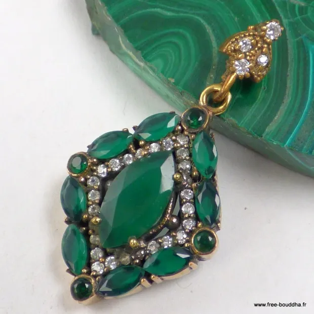 Pendentif oriental émeraude de synthèse losange – Argent et laiton