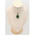 Pendentif oriental émeraude de synthèse losange – Argent et laiton