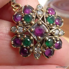 Pendentif turc rubis et émeraude fleur à 4 cœurs – Argent laiton