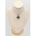 Pendentif turc rubis et émeraude fleur à 4 cœurs – Argent laiton
