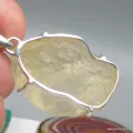 Pendentif Verre de Libye naturel – Pierre du plexus solaire - Pendentifs pierres naturelles