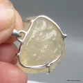 Pendentif Verre de Libye forme triangle arrondi - Pendentifs pierres naturelles