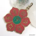 Pendentif tibétain mantra – yeux du Bouddha - plusieurs coloris - Pendentifs tibétains bouddhistes