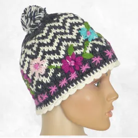 Bonnet en laine noir et blanc à chevrons, fleurs roses brodées - Gants , bonnets népalais