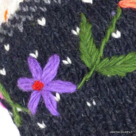Bonnet chaud noir et écru à fleurs brodées fait main - Bonnets en laine du Népal