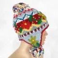 Bonnet tricoté main à oreillettes gris et bordeaux - Bonnets en laine du Népal