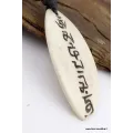 Collier tibétain mantra incurvé en os de buffle blanc - Colliers tibétains et népalais