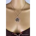Pendentif tibétain symbole Om encerclé métal blanc - Pendentifs tibétains bouddhistes