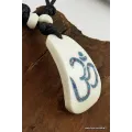 Collier tibétain Om hindouiste coloré - Colliers tibétains et népalais