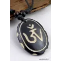 Collier tibétain oval orné du Om - Colliers tibétains et népalais