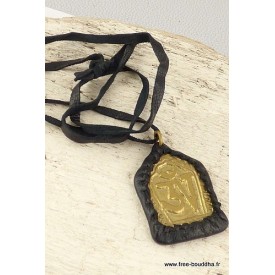 Collier tibétain Om en métal et cuir, original et spirituel.