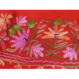 Châle rouge en laine brodée motifs fleurs et perles Pashminas laine et broderies CBP11