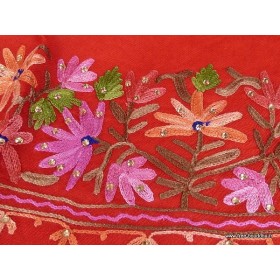 Châle rouge en laine brodée motifs fleurs et perles Pashminas laine et broderies CBP11