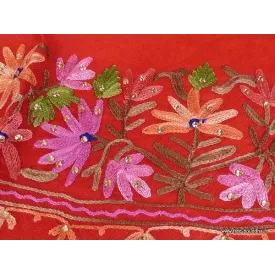 Châle rouge en laine brodée motifs fleurs et perles - Châles en laine faits main