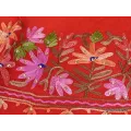 Châle rouge en laine brodée motifs fleurs et perles - Châles en laine faits main