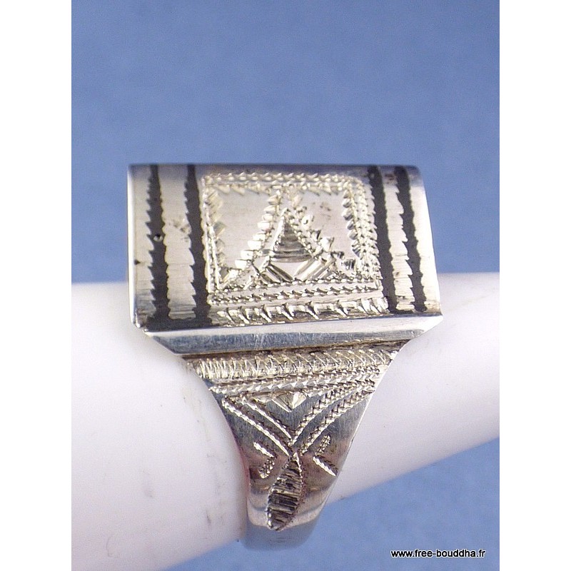 Bague Touareg triangulaire T 57 Bijoux ethniques Touareg TOUA77