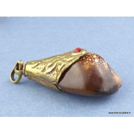 Pendentif tibétain népalais – Coquillage monté sur métal doré