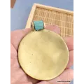 Pendentif bouddhiste Om tibétain laiton turquoise - Pendentifs tibétains bouddhistes