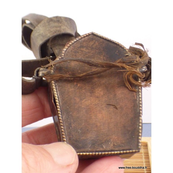 Gros pendentif tibétain bouddhiste Ghau Bijoux tibetains bouddhistes ref 29A