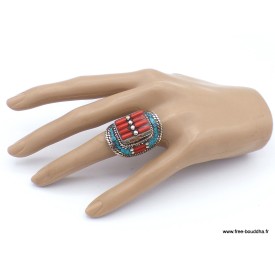 Bague tibétaine en métal blanc avec turquoise et corail.