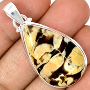 Bijoux en Bois de Cacahuetier