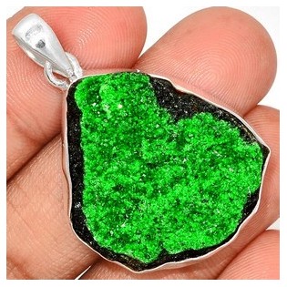 Bijoux en Grenat Uvarovite