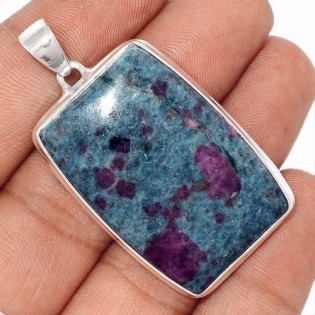 Bijoux en Rubis sur Cyanite