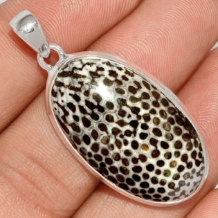 Bijoux en Corail Noir