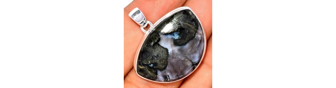 Bijoux en Merlinite Mystique Gabbro