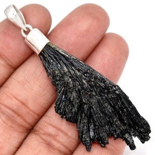 Bijoux en Cyanite Noire