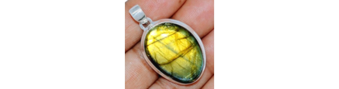 Bijoux en Labradorite dorée