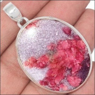 Bijoux en Tourmaline sur Lepidolite