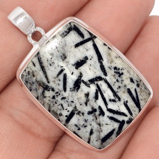 Bijoux en Hornblende