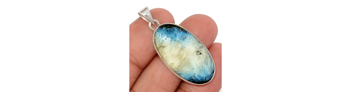Bijoux en Nakaurite (glaciérite)