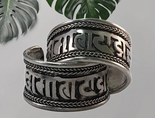 bague bouddhiste avec mantra de Chenrezi