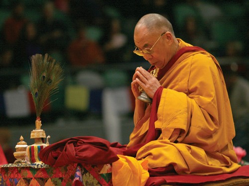 dalai-lama-en-prières