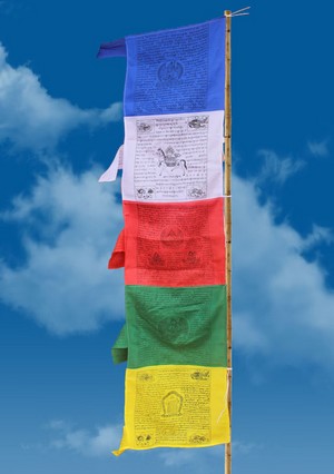 drapeau-tibetain-vertical-avec-mantras