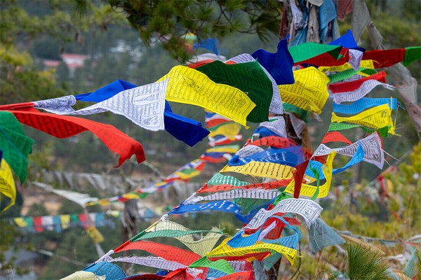 signification des couleurs des drapeaux tibétains
