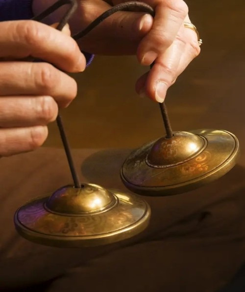 comment utiliser les tingshas tibétaines ?