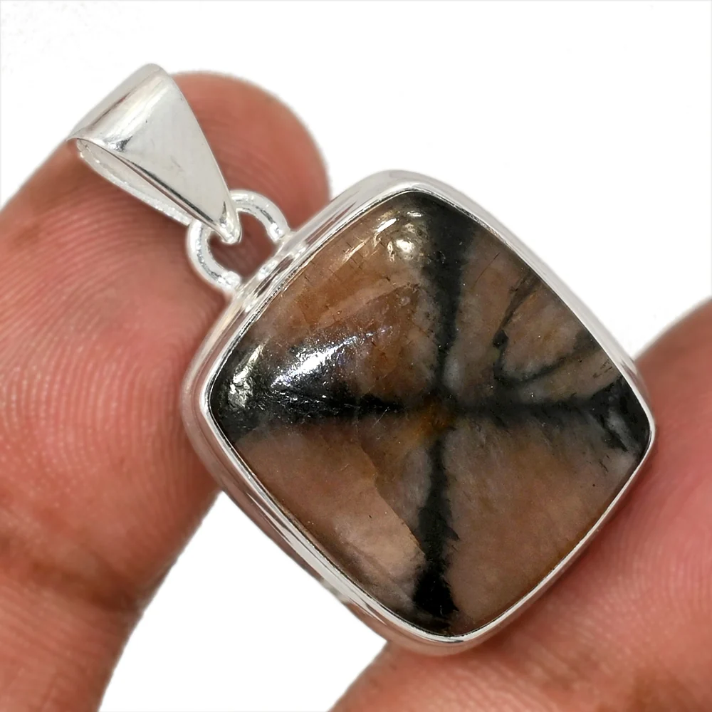 pendentif avec croix de chiastolite