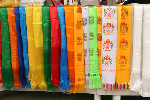 khata-tibetaine-multicolore