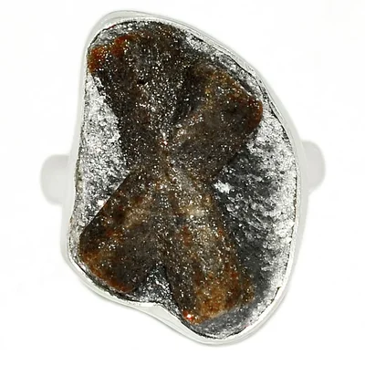 Bague en staurolite avec sa croix naturelle caractéristique