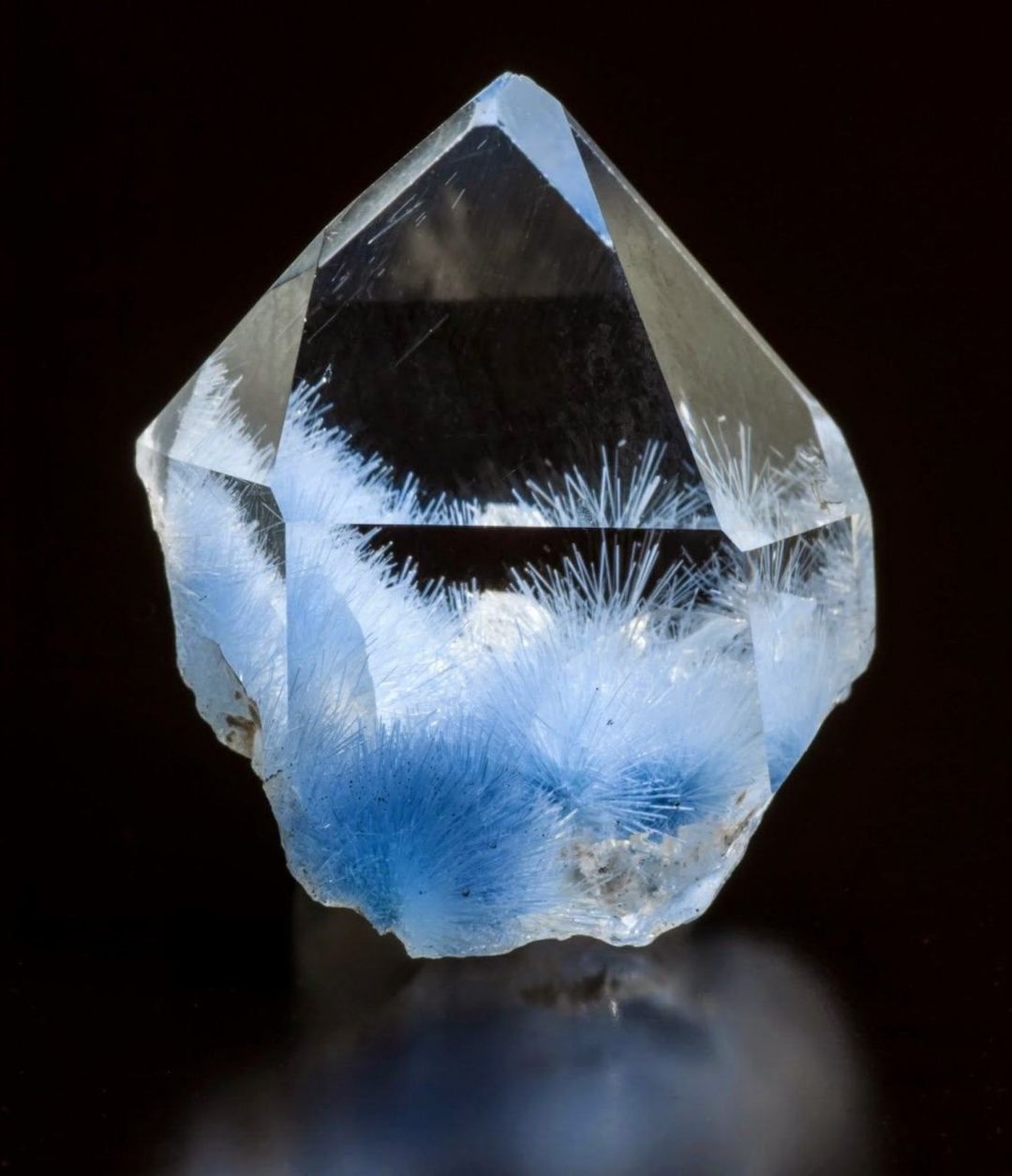 dumortierite sur quartz