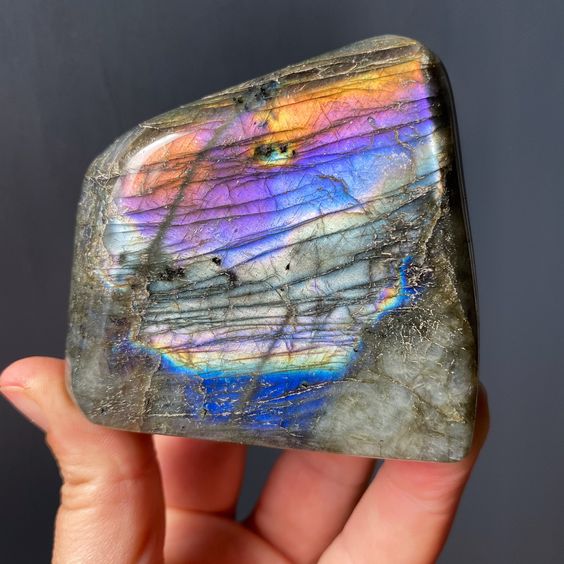 labradorite-violette-proprietes