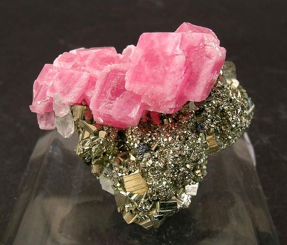 bienfaits-rhodochrosite-sur-pyrite