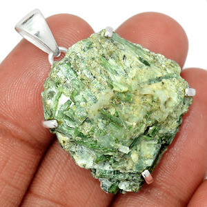 pendentif actinolite brute