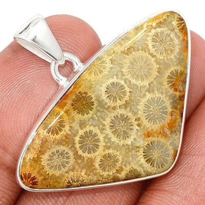 pendentif corail fossile