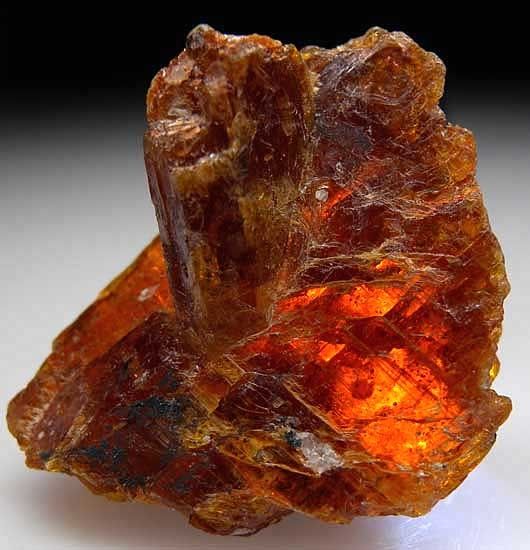 vertus-cyanite-orange