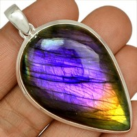 Labradadorite-violette-pierre-cabochon