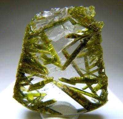 epidote-sur-quartz